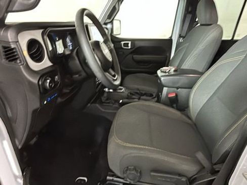 Used 2024 Jeep Wrangler Unlimited AWD/4WD image 11