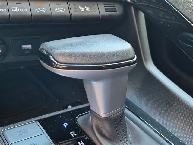 Used 2024 Hyundai Elantra Limited FWD image 3