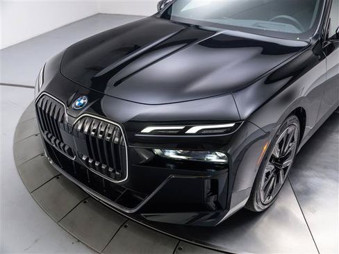 Used 2026 BMW i7 eDrive50 w/ M Sport Package RWD image 9