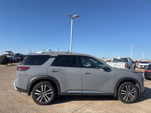 Certified 2025 Nissan Pathfinder Platinum image 26