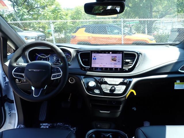 New 2027 Chrysler Pacifica Select FWD image 15