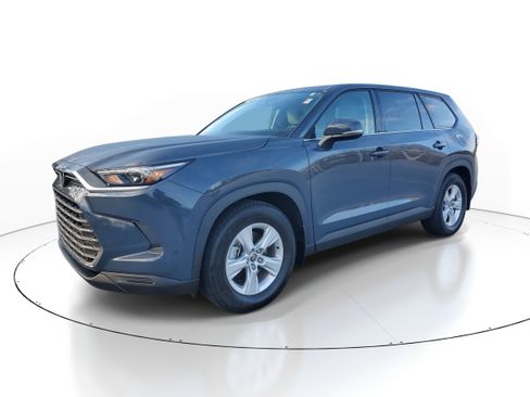 Certified 2025 Toyota Grand Highlander FWD image 3