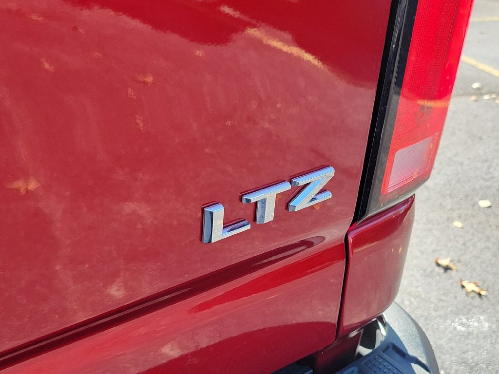 Used 2025 Chevrolet Silverado 3500 LTZ w/ LTZ Convenience Package AWD/4WD image 13