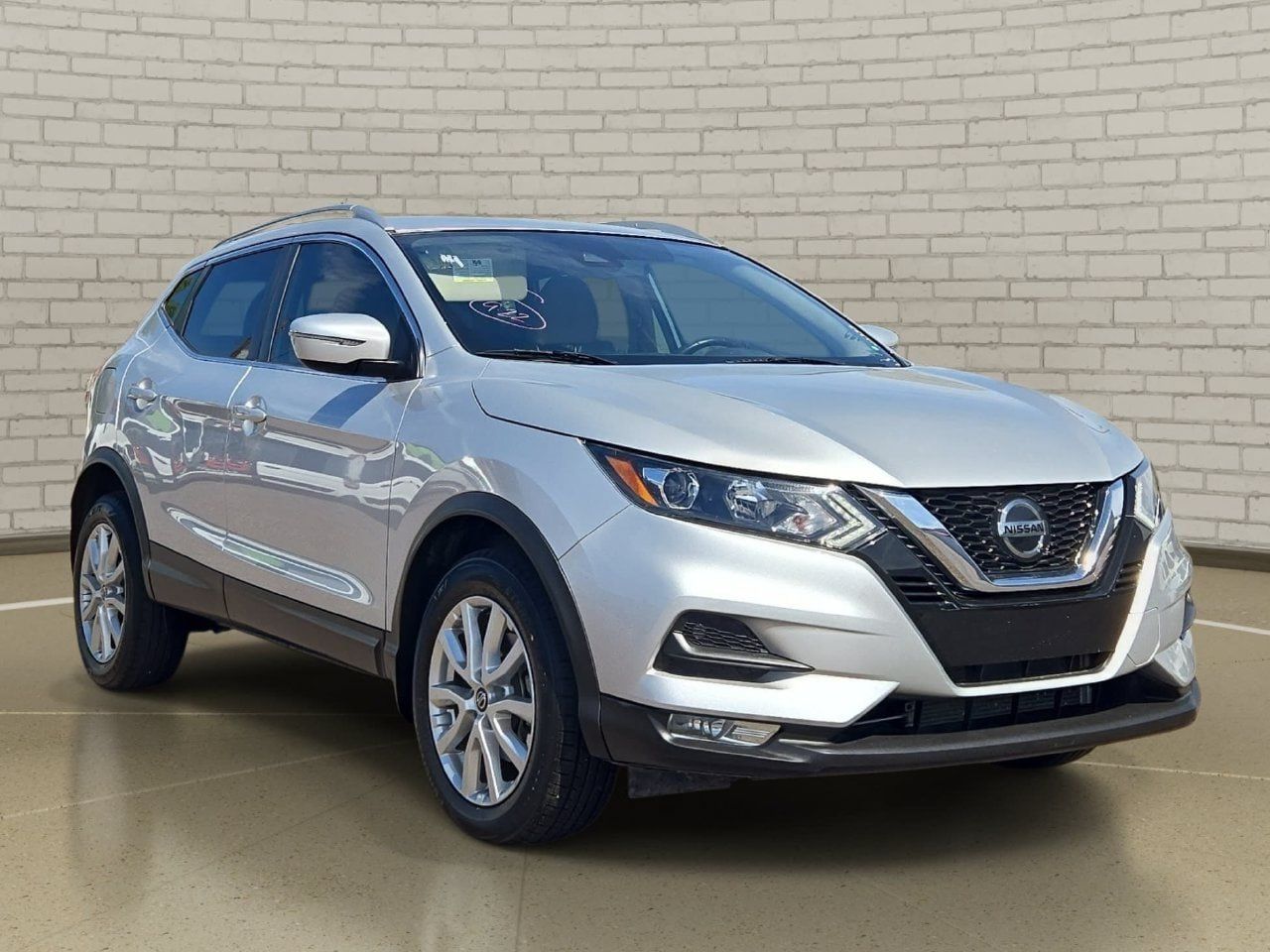 Used 2021 Nissan Rogue Sport SV FWD image 3