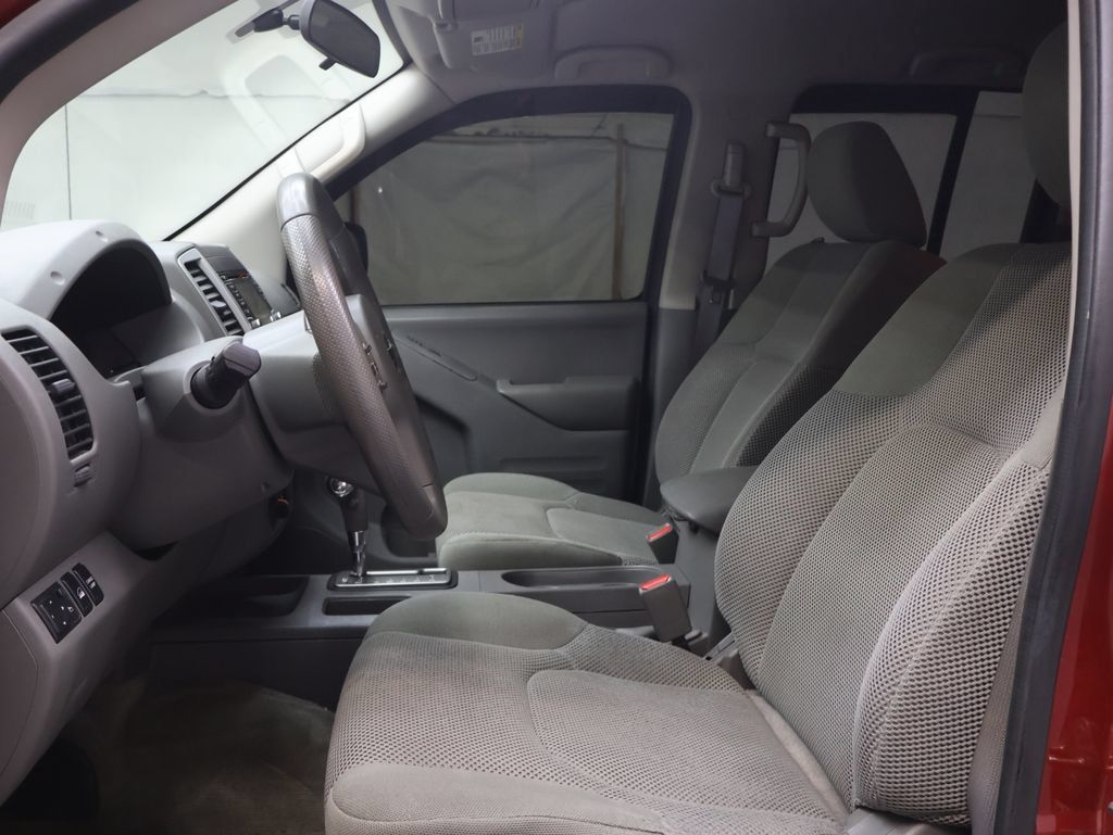 Used 2018 Nissan Frontier SV AWD/4WD image 16