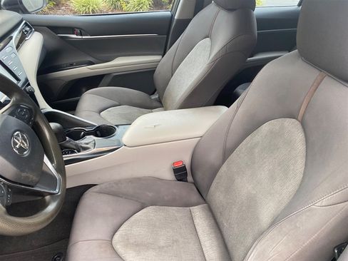 Used 2018 Toyota Camry LE FWD image 9