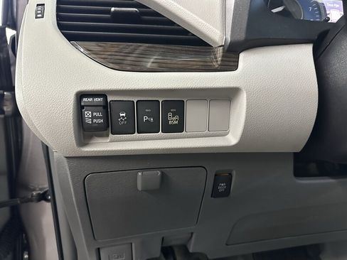 Used 2017 Toyota Sienna XLE w/ XLE Navigation Package AWD/4WD image 27