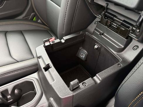 New 2025 Jeep Gladiator High Tide image 34