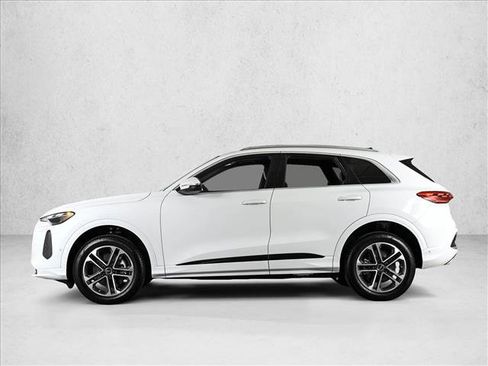 Certified 2025 Audi Q5 Premium w/ Convenience Package AWD/4WD image 9