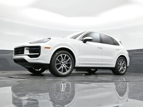 New 2025 Porsche Cayenne image 34