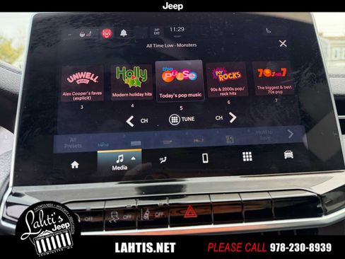 Certified 2023 Jeep Compass Latitude image 33