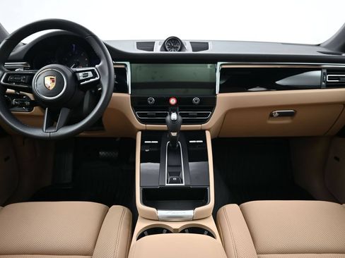 Used 2026 Porsche Macan AWD/4WD image 8