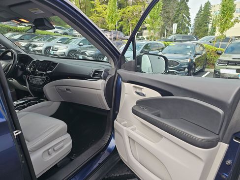 Used 2020 Honda Pilot Touring image 11