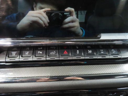 Used 2025 Chevrolet Silverado 2500 ZR2 w/ Technology Package image 51