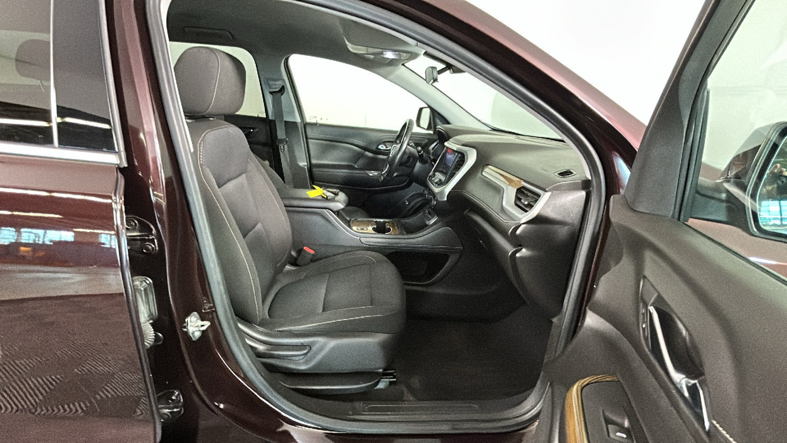 Used 2020 GMC Acadia SLE w/ Driver Convenience Package FWD image 36