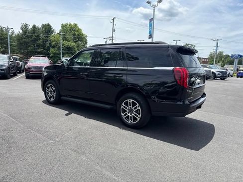 Used 2025 Ford Expedition Active AWD/4WD image 6
