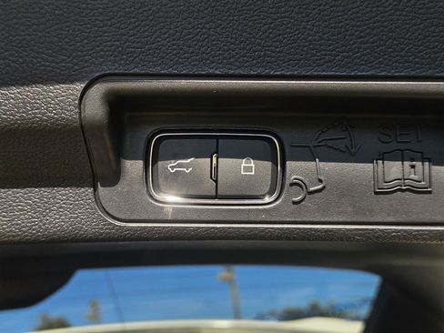 Used 2023 Ford Explorer XLT w/ Equipment Group 202A image 8