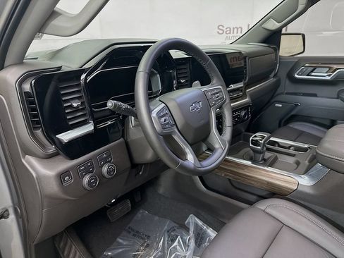 Used 2025 Chevrolet Silverado 1500 LT Trail Boss w/ Convenience Package II AWD/4WD image 9