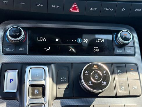 Used 2023 Hyundai Palisade Calligraphy image 16