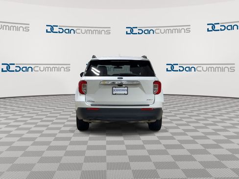 Used 2023 Ford Explorer XLT AWD/4WD image 7