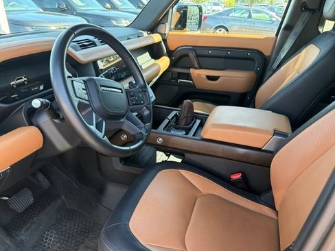 Used 2024 Land Rover Defender 110 X-Dynamic SE AWD/4WD image 8