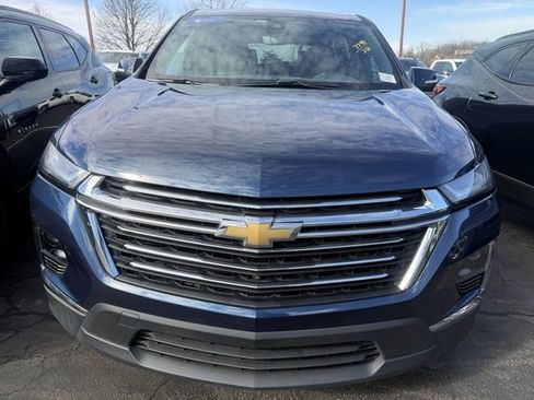 Used 2023 Chevrolet Traverse LT image 2