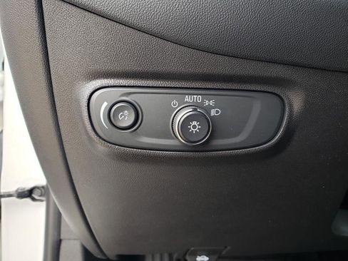 Used 2021 Chevrolet Equinox LT image 33