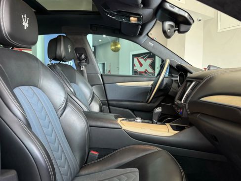 Used 2017 Maserati Levante w/ Luxury Package image 22