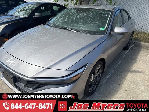 Used 2025 Hyundai Elantra Limited image 1