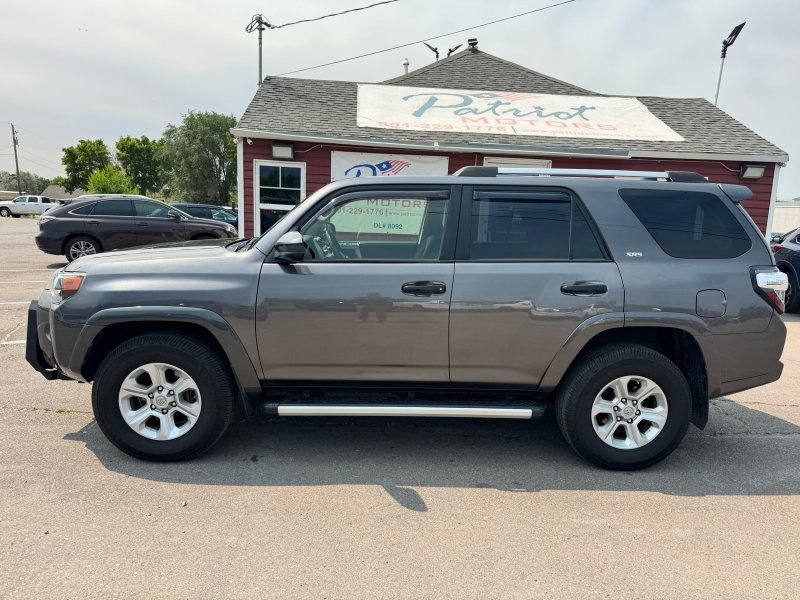 Used 2018 Toyota 4Runner SR5 AWD/4WD image 2