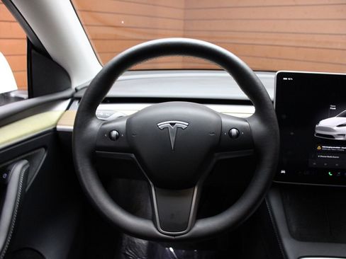 Used 2023 Tesla Model Y Long Range image 27