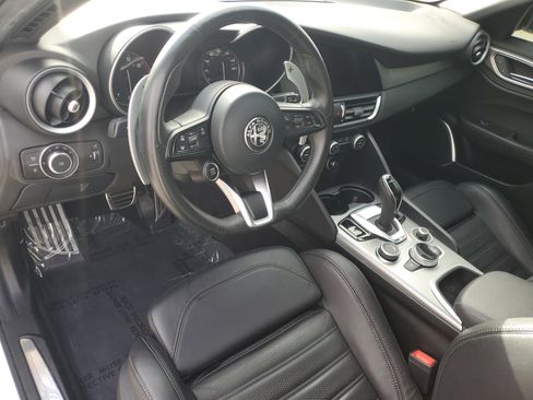 Used 2022 Alfa Romeo Giulia Veloce image 13