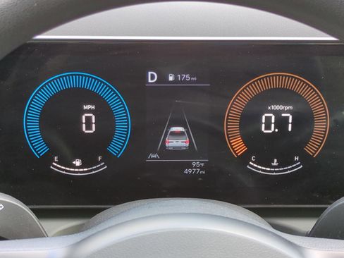 Certified 2025 Hyundai Santa Cruz SEL image 25