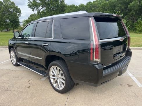 Used 2020 Cadillac Escalade Premium Luxury image 4