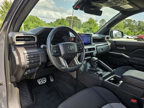 Used 2025 Toyota Tacoma TRD Sport AWD/4WD image 11