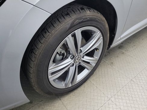 Used 2024 Volkswagen Jetta SE FWD image 31