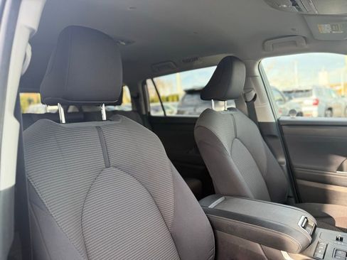Used 2022 Toyota Highlander LE image 22