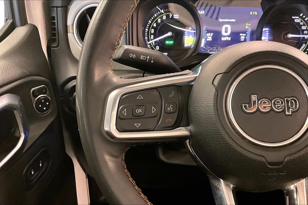Used 2024 Jeep Wrangler Unlimited Sahara AWD/4WD image 17