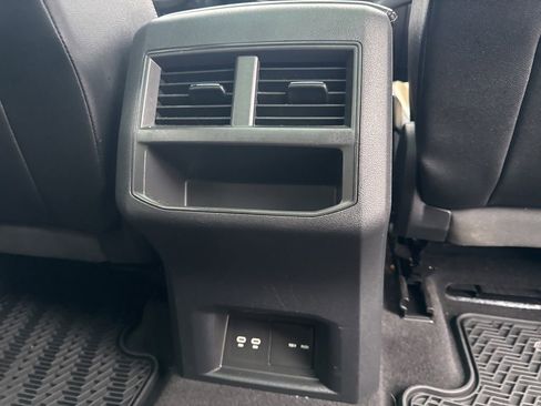 Used 2022 Volkswagen Atlas Cross Sport SE image 34