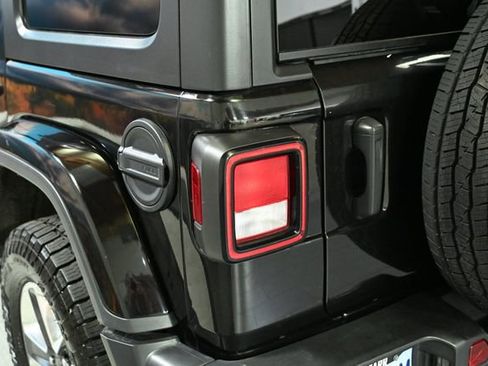 Used 2021 Jeep Wrangler Unlimited Sahara image 15