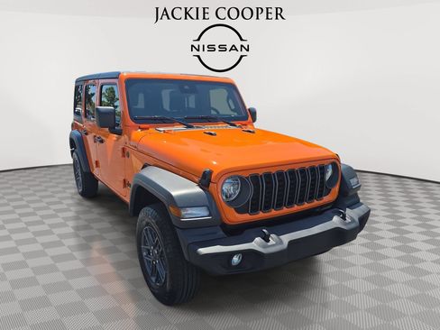 Used 2025 Jeep Wrangler Unlimited Sport AWD/4WD image 3
