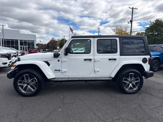 Used 2024 Jeep Wrangler Unlimited w/ Convenience Group AWD/4WD image 21