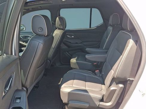 Used 2023 Chevrolet Traverse Premier FWD image 7