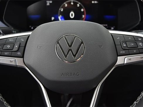 Certified 2023 Volkswagen Taos SE image 17