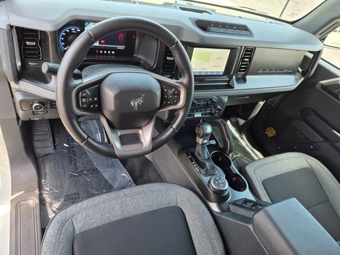 Used 2023 Ford Bronco Big Bend w/ Sasquatch Package AWD/4WD image 9