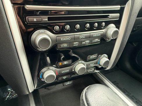 Used 2019 Nissan Pathfinder SV image 19