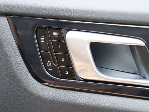 Used 2020 Porsche Cayenne image 46