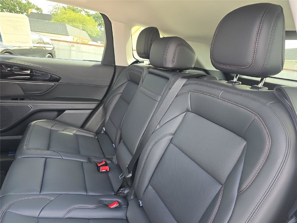 New 2026 Lincoln Nautilus Premier AWD/4WD image 9