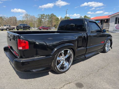 Used 2002 Chevrolet S10 Pickup LS w/ LS Preferred Equipment Group image 4