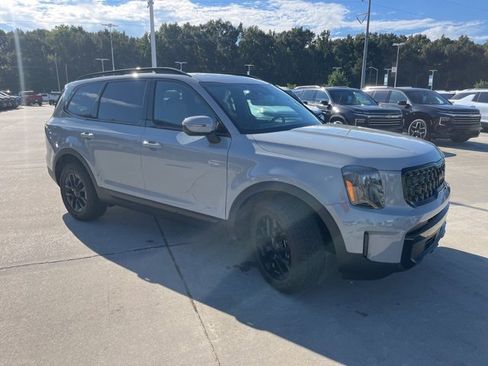 Used 2025 Kia Telluride AWD image 11